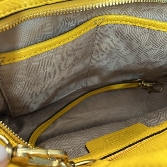 Michael Kors yellow purse - Picture 6 of 7